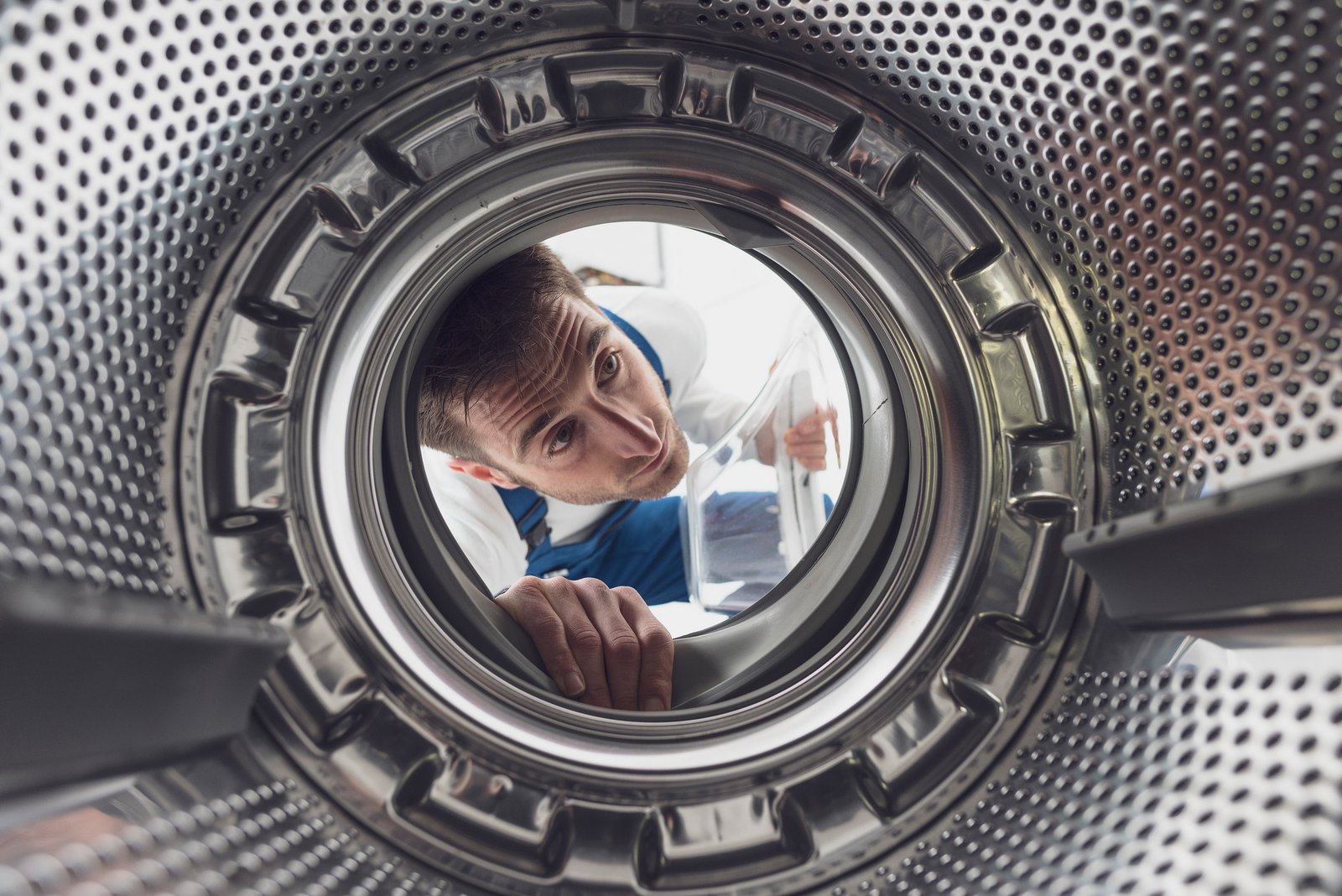 Waschmaschine wird von innen gereinigt